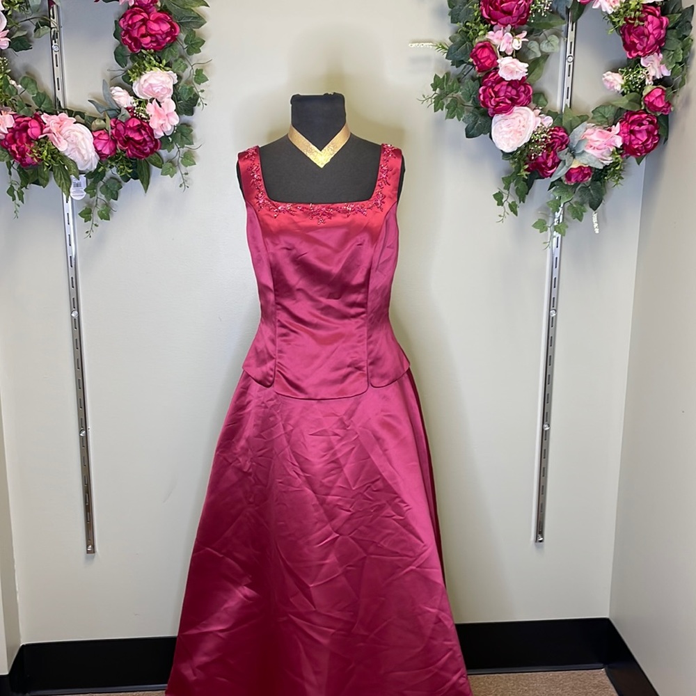 Size 14, Maroon, Mother Of Bride, Formal Gown - Bella Formals by Venus